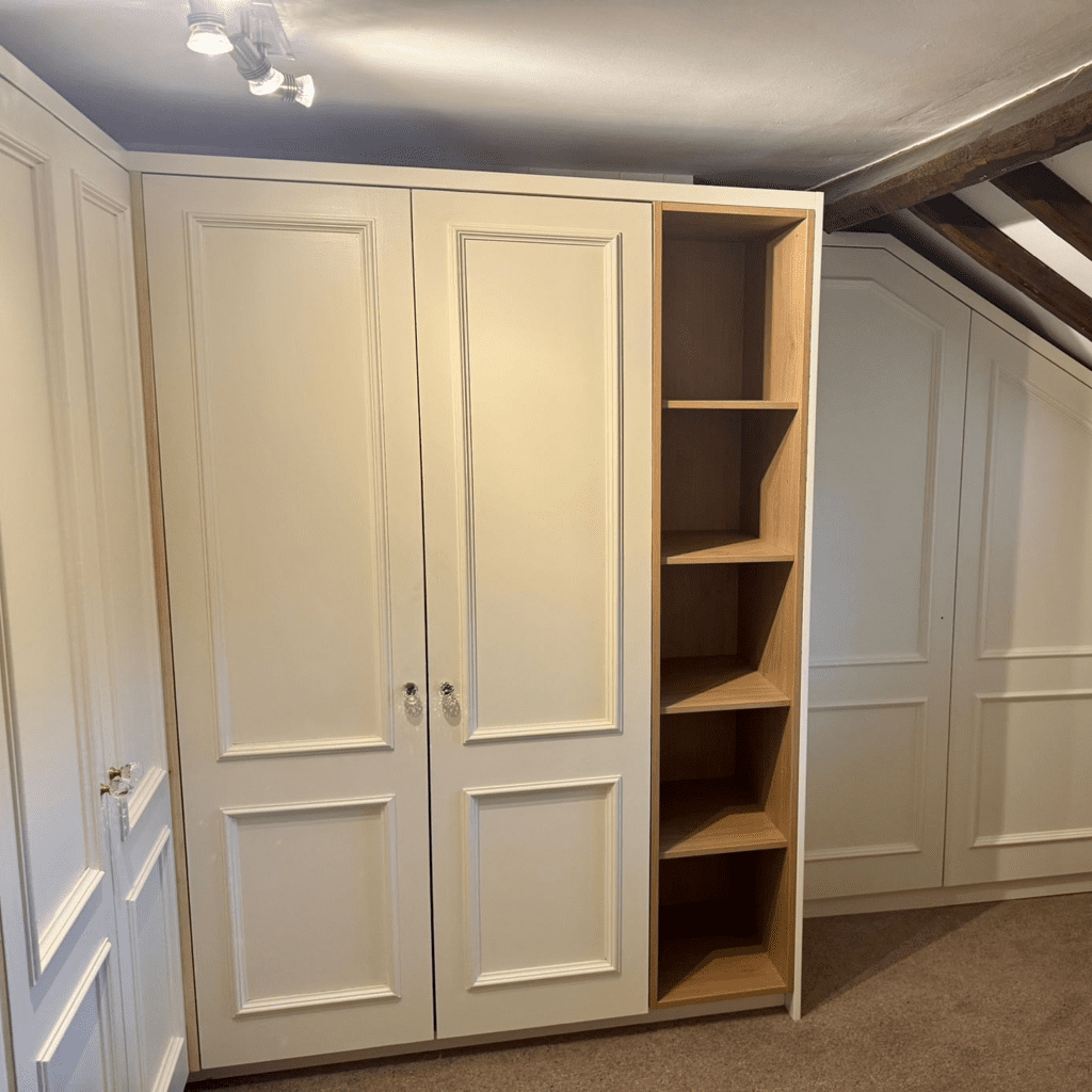 fitted alcove in bedroom