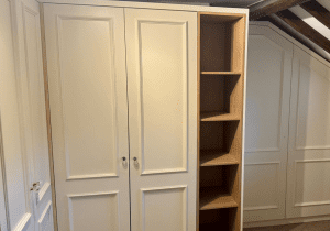 fitted alcove in bedroom